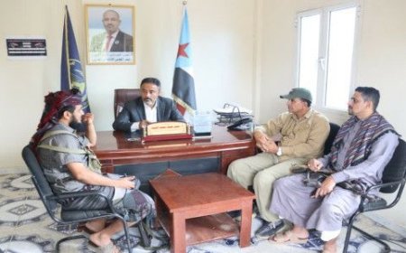 رئيس تنفيذية انتقالي أبين يلتقي قائد حزام زنجبار لمناقشة مستجدات الأوضاع الأمنية بالمديرية