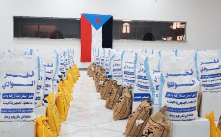 انتقالي وادي وصحراء حضرموت يواصل توزيع السلال الغذائية في المديريات ويستكمل مراحل الدعم الإنساني للمواطنين والأسر المتعففة