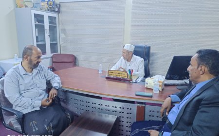 مدير عام مديرية دوعن يزور إدارة التربية والتعليم بالمديرية