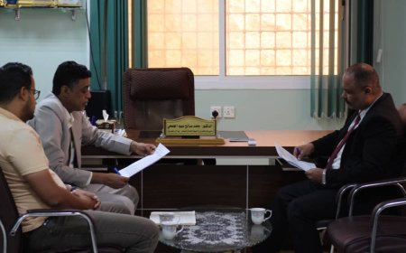 الجمحي يناقش مع مدير مشاريع الأشغال العامة بحضرموت والمهرة وسقطرى تدخلاتهم في القطاع الصحي بحضرموت