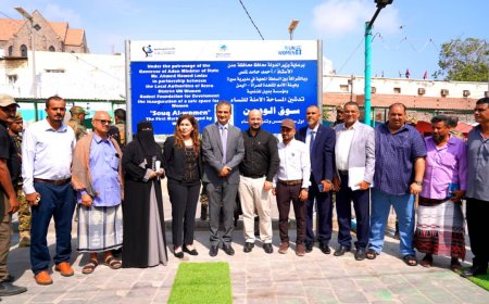 محافظ عدن يدشّن المساحة الآمنة للنساء “سوق الوومن” وعدد من المشاريع في مديرية صيرة