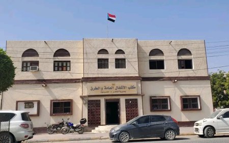 انتقالي الشحر يدشّن رفع علم دولة الجنوب العربي في مرافق السلطة المحلية والأمنية بالمديرية