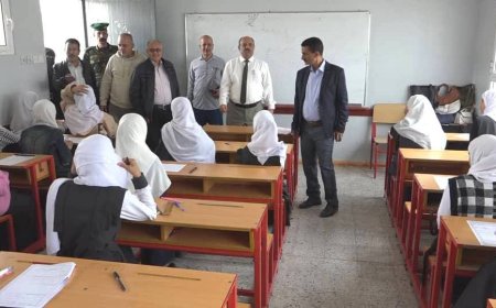 تعز.مدير عام مديرية القاهرة يدشّن امتحانات الفصل الدراسي الأول للعام 2025–2026م.