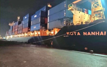 مغادرة الباخرة ( Kota Nanhai ) محطة المعلا بميناء عدن