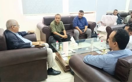 البيشي يناقش مع مدير المشاريع الصحية لجمعية الحكمة مشاريعها القادمة في عدن