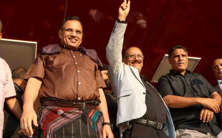 من على منصة ساحة العروض بالعاصمة عدن.. الوزير حُميد يدعو كل أبناء الجنوب في الداخل والخارج للالتفاف حول الرئيس الزُبيدي