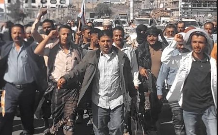 الضالع تحسم موقفها.. السلطة المحلية تزحف إلى مخيم الاعتصام وتفوض الرئيس الزُبيدي باستعادة الدولة الجنوبية