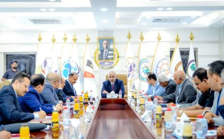 الرئيس الزُبيدي يبحث سُبل تطوير البنية التحتية لقطاع النقل