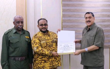 شرطة عدن تكرّم ثلاثة من ضباط وأفراد حراسة المنشآت نظير جهودهم وتفانيهم في عملهم