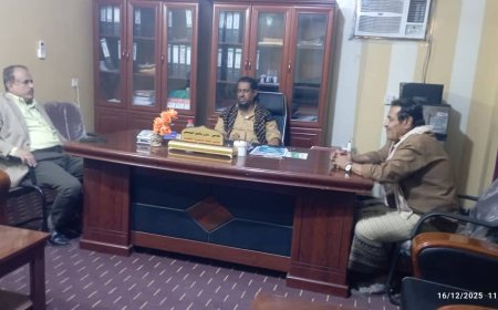 مدير عام خنفر يلتقي مدير عام الضرائب بمحافظة أبين