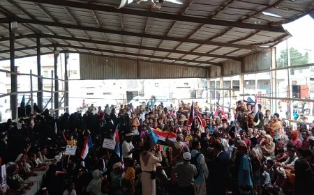 حضور كثيف ولافت للمراة الأبينية من كافة القطاعات النسوية تشهده ساحة الأعتصام المفتوح بمدينة زنجبار