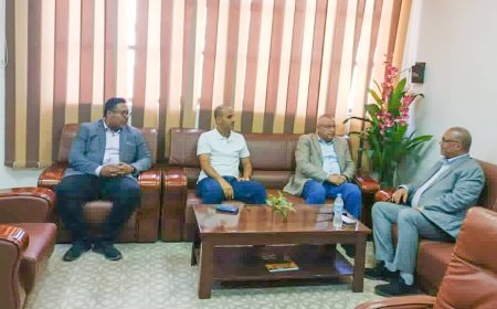 الوزير باذيب يطلع على مستجدات المشاريع الاستراتيجية بشركة تيليمن بعدن