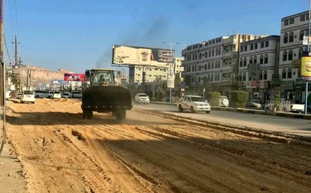 بتوجيهات المحافظ بن الوزير.. بدء تنفيذ المرحلة الأخيرة من توسعة وتأهيل شارع الشهيد قطن بمدينة عتق