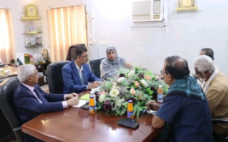 فريق الرقابة والتوجيه الرئاسي يلتقي مدير عام مكتب الشؤون الاجتماعية والعمل بساحل حضرموت