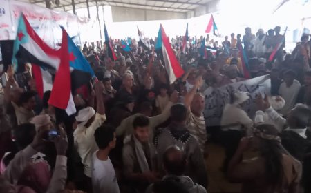 تواصل توافد الحشود إلى مخيم الاعتصام بزنجبار للمطالبة بإعلان دولة الجنوب العربي