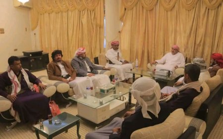 رئيس الجمعية الوطنية يلتقي شباب من آل كثير بوادي حضرموت