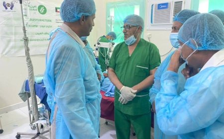 محافظ أبين يدشن مخيم العيون المجاني في باتيس برعاية رسمية ودعم كويتي