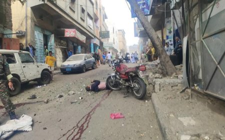 عاجل.. انفجار عبوة ناسفة أمام مقر حزب الإصلاح في شارع جمال بتعز يسفر عن قتلى وجرحى