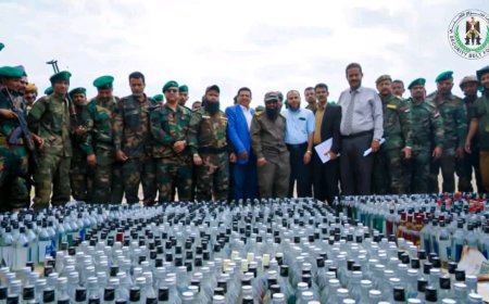 باشراف العميد الوالي.. إدارة مكافحة المخدرات بقوات الحزام الأمني تتلف (2795) قارورة وعلبة من الخمور المهربة