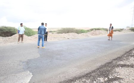 لجنة صندوق صيانة الطرق تتسلم عبّارة العند في لحج لتعزيز السلامة المرورية واستمرارية الحركة