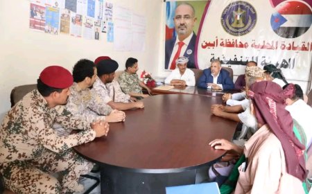 عضو هيئة رئاسة المجلس يلتقي خريجي الكلية الحربية من أبناء أبين بعدن