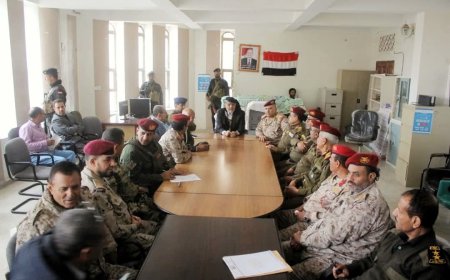 اللجنة الأمنية بتعز تناقش التطورات الميدانية وتُدين جريمة تفجير عبوة ناسفة بحي الضربة  تعز .