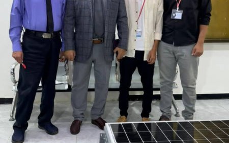 نائب وزير الصناعة يشيد بابتكار روبورت تنظيف الواح شمسية ويؤكد دعم الوزارة للمخترعين الشباب