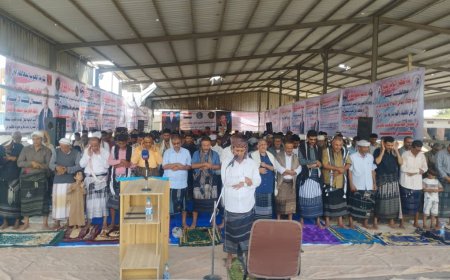 خطيب جمعة اعتصام زنجبار: العصا لا تُمسك من المنتصف