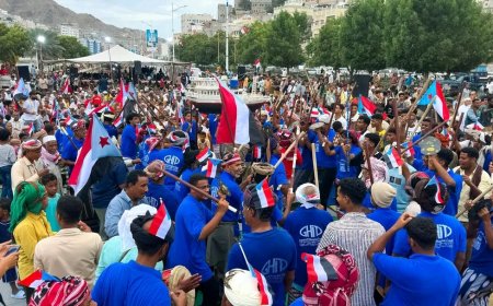 وفد من مدينتي الشحر وشحير يشارك في اعتصام المكلا برقصة العِدّة ويطالب القيادة السياسية الجنوبية بإعلان دولة الجنوب العربي