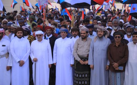 بحضور الشيخ باكريت والسلطان بن عفرار.. حشود المسيلة تنضم إلى ساحة الاعتصام الشعبي المفتوح بالغيضة وتطالب بإعلان دولة الجنوب العربي