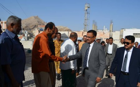 الأمين العام لمحلي حضرموت يدشّن استكمال تشغيل 18 محطة اتصالات جديدة بساحل حضرموت ويضع حجر الأساس لمدينة تكنولوجيا المعلومات السكنية