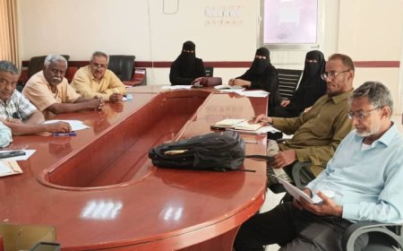 مدير عام صحة لحج يترأس اجتماعا بمدراء البرنامج الصحية لمناقشة عملية إعداد الخطط وفق المعايير المطلوبة