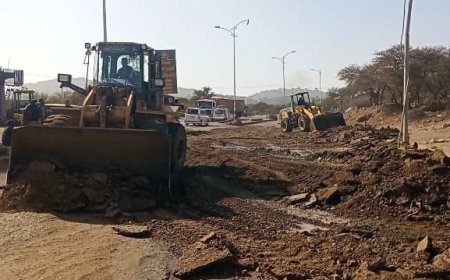 بتوجيهات محافظ الضالع.. تدشين العمل في مشروع صيانة وإعادة تأهيل الشارع العام