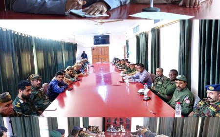 اللجنة الأمنية بأبين برئاسة المحافظ في اجتماعها الدوري تؤكد على أهمية تكاتف جهود جميع الوحدات الأمنية والعسكرية