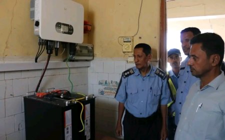 تدشين وتسليم منظومة طاقة شمسية لإدارة المرور بالمهرة ضمن مشروع تعزيز الحكم المحلي وبناء السلام