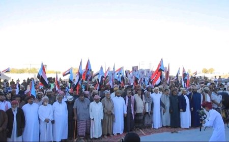 شيوخ ووجهاء مديرية حات ومناطق بلحاف ينضمون إلى ساحة الاعتصام الشعبي المفتوح بمدينة الغيضة