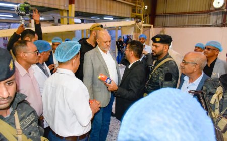 محافظ تعز يزور مجموعة شركات أحمد عبد الله الشيباني لإعادة تطبيع العمل وتحريك عجلة الإنتاج