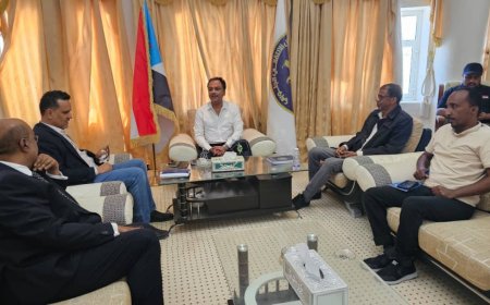 باعوم يبحث مع أمين عام جامعة سيئون أوضاع الجامعة والتحديات التي تواجهها