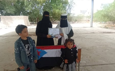 إدارة التعليم بانتقالي أبين تكرّم أوائل طالبات مجمع خولة للبنات بزنجبار والمعلمات وطاقم المدرسة