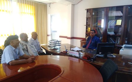 مدير عام مكتب الصحة العامة والسكان بلحج يلتقي بمدير عام المضاربة ويناقش سير العمل الصحي بالمديرية