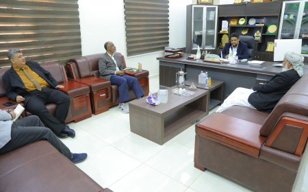 رئيس جامعة المهرة يستقبل وكيل محافظة المهرة الشيخ صالح عليان