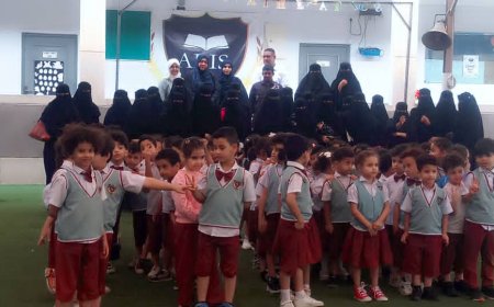 طالبات رياض الاطفال بكلية صبر بجامعة لحج ينفذون زيارة ميدانية إلى مدارس عدن البريطانية الدولية 