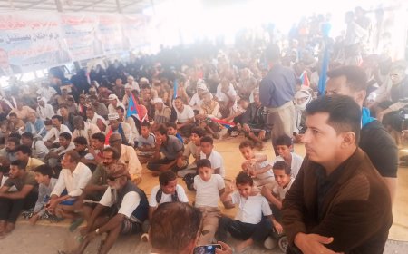 الحشود تتوافد إلى مخيم الاعتصام المفتوح بزنجبار للأسبوع الثالث