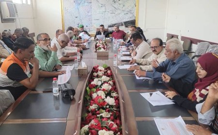 مدير عام المنصورة يناقش أداء مكتب الأشغال العامة للفترة الماضية ويكرم لجنة مجلس الأباء