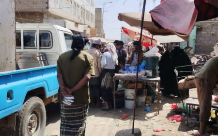 قوات الامن بلودر تقوم بإزاحة عوائق الشوارع