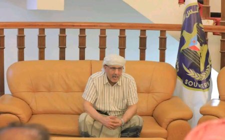 رئيس الجمعية الوطنية يستقبل شيوخ وأعيان قبيلة آل عفار في سيئون