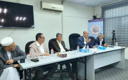 نائب وزير الصناعة والتجارة يؤكد أولوية السلع الأساسية وتوطين الصناعات ويشيد بتجهيزات مبنى الغرفة التجارية بعدن