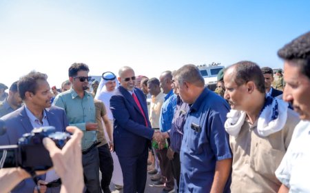 الرئيس الزُبيدي يزور محافظة أبين ويضع حجر الأساس لمشروع محطة الطاقة الشمسية بقدرة 30 ميجاوات