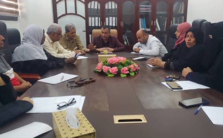 مدير عام مكتب الصناعة والتجارة بعدن يترأس الاجتماع السنوي ويؤكد على تشديد الرقابة وتسهيل المعاملات