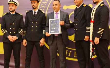 وكيل وزارة الإدارة المحلية الدكتور الفجير يشارك في حفل تخرج الدفعة التاسعة "هندسة بحرية"